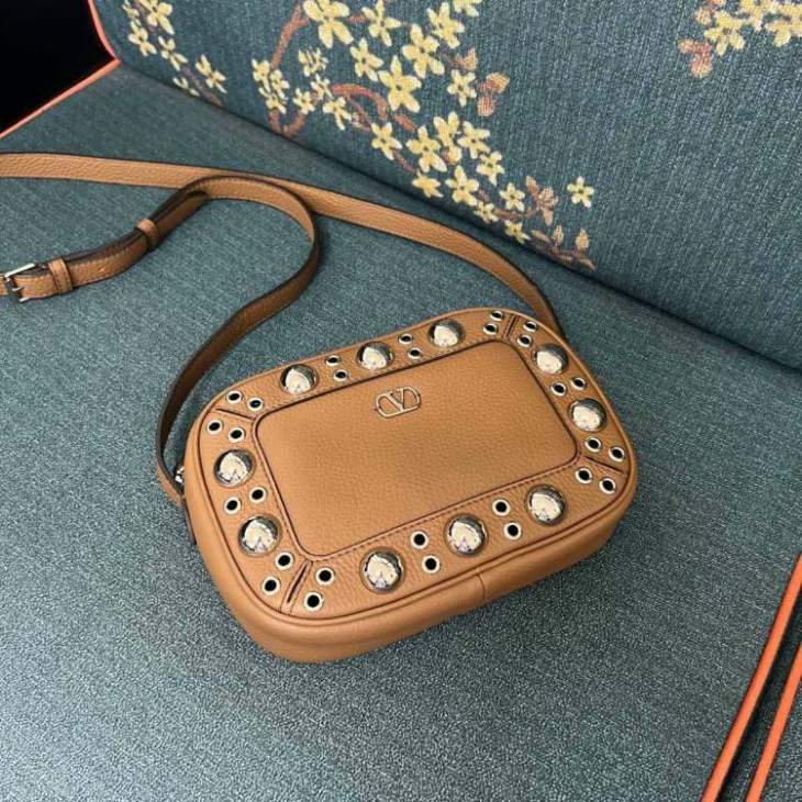 Picture of Valentino Handbags _SKUfw197173158fw